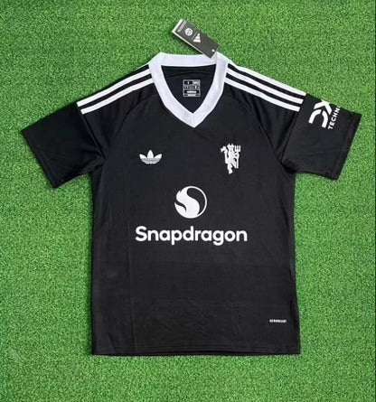 2024/2025 Manchester United Goalkeeper Black Football Shirt
