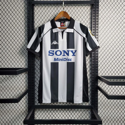 1997/1998 Retro Juventus Football Shirt Home
